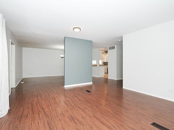 5th image of 1665 Chippendale Rd