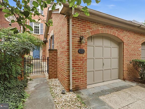 3rd image of 4006 Highwood Ct NW