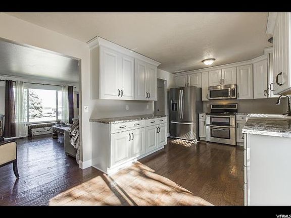 4th image of 2105 W Champagne Cir