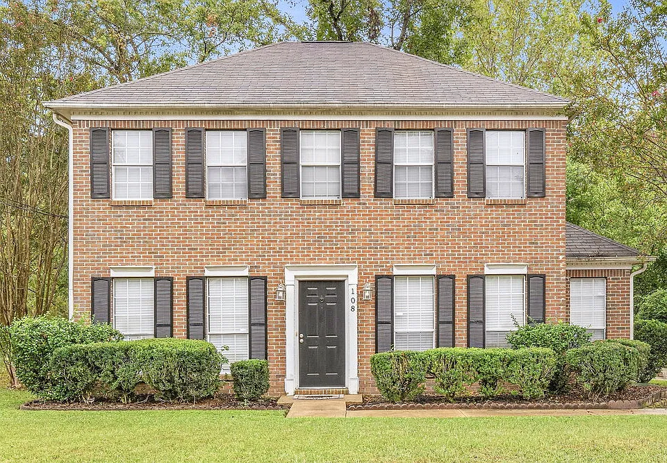 108 Berryhill Dr