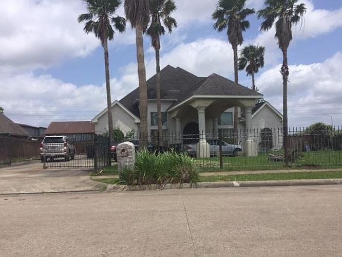 2nd image of 7600 Oakmont Dr