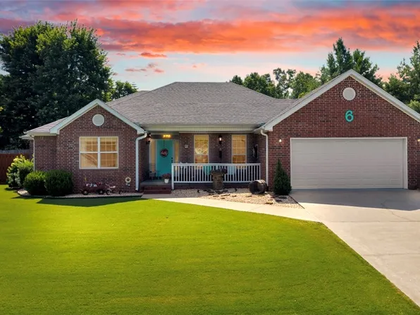 6 Breeghle Ln, Bella Vista, AR 72714