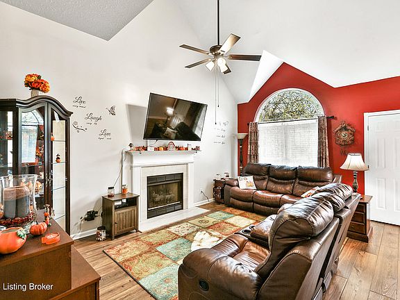 4th image of 571 Hawthorne Ave