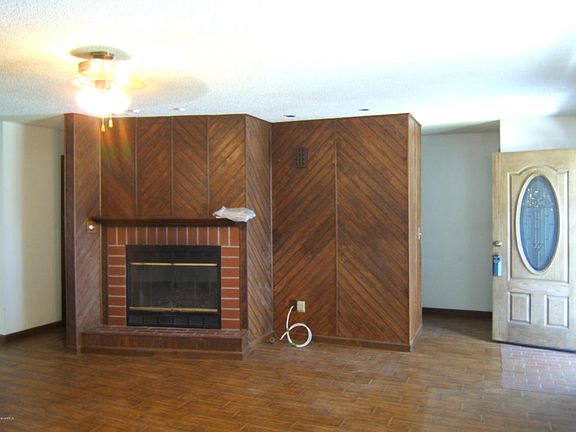 3rd image of 1141 Vineland St