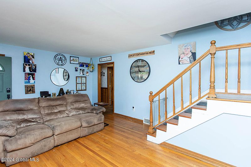 5th image of 1160 Elton Avenue