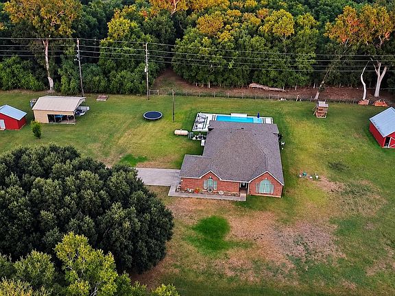5th image of 1114 Wagon Rd