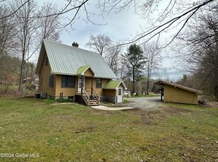 14 Evans Ln, Schroon Lake, NY 12870