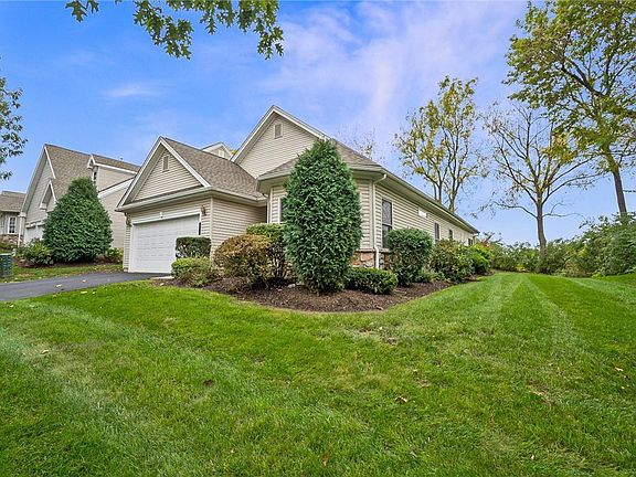 3rd image of 100 Glenmoor Cir S