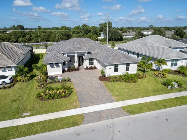 5715 Bent Pine Sq, Vero Beach, FL 32967