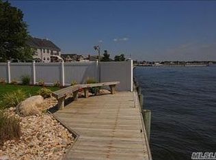 2 Bergen Ln, Blue Point, NY 11715