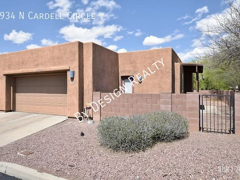 2934 N Cardell Cir — Photo 2
