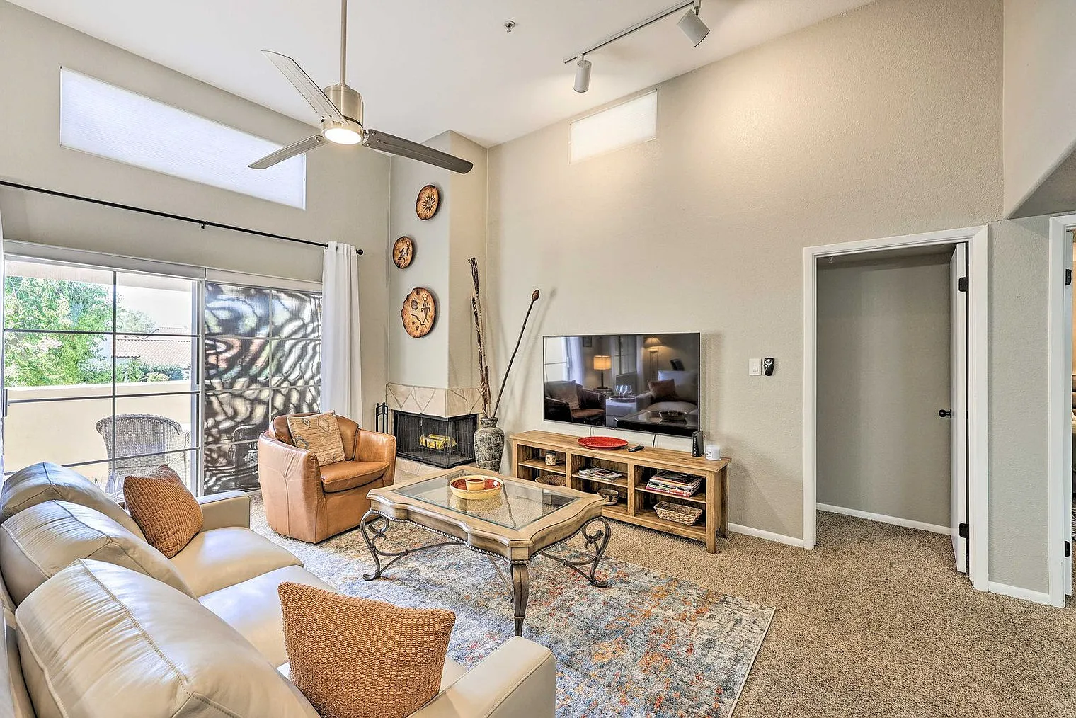 2 bed, 2.0 bath, 1291 sqft, $3,580 — Photo 4