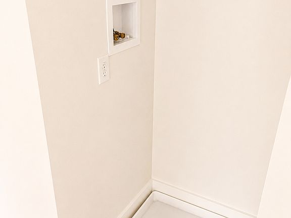 5th image of 10-12 H St #L