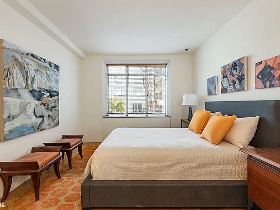 2nd image of 24 W 55th St APT 2H