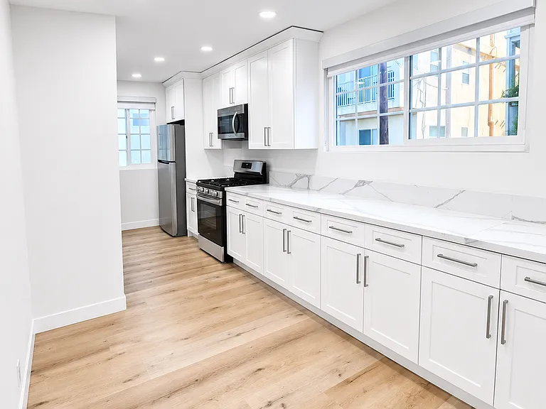 835 S Sherbourne Dr #3 — Photo 8