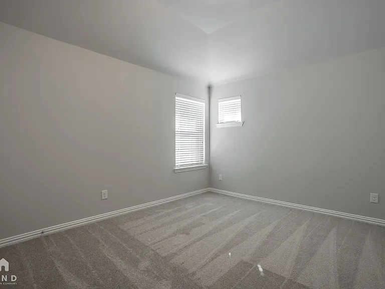 133 Knight Of Realm Blvd — Photo 25