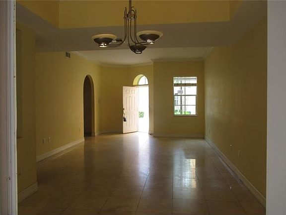 3rd image of 18385 NE 30th Ct #18385