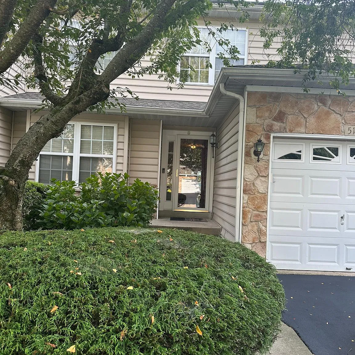 3 bed, 2.5 bath, 2328 sqft, $3,600 — Photo 1