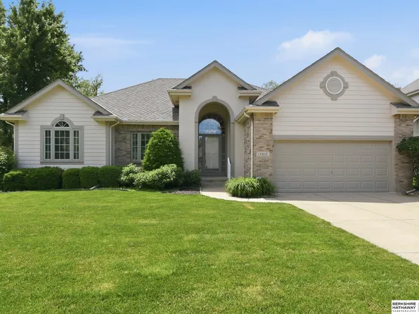 17617 Leavenworth St, Omaha, NE 68118