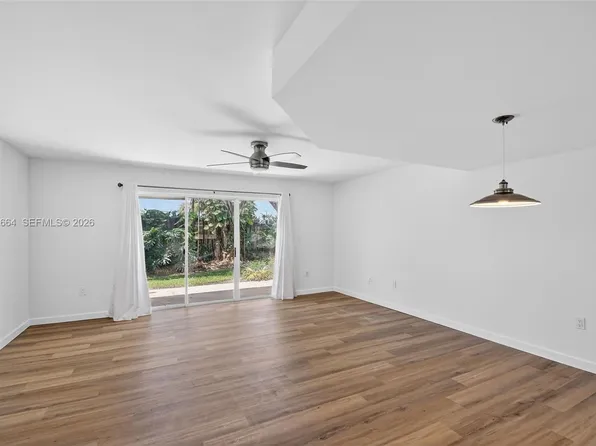 101 Half Moon Cir APT B, Hypoluxo, FL 33462