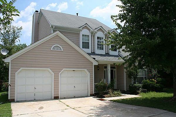 Great Curb Appeal!