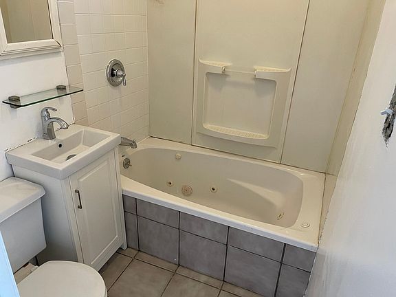 3rd image of 1441 N Ashland Ave APT 2F