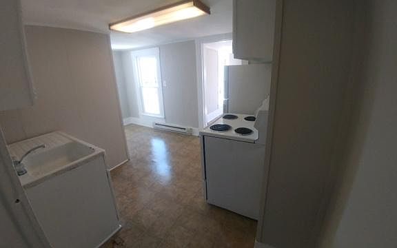 4th image of 820 1/2 Monroe Ave