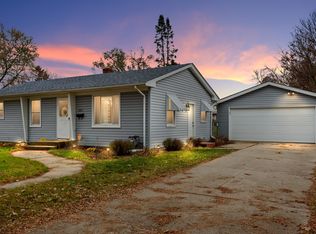 3327 Seward Ave, Rockford, IL 61108