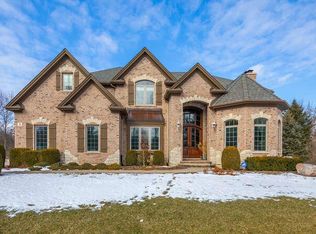5 Lydia Ct, Elgin, IL 60124