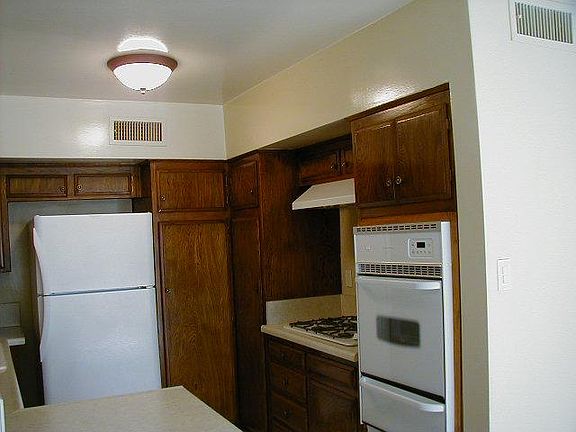Kitchen (doesn't show new quartz counters now being installe
