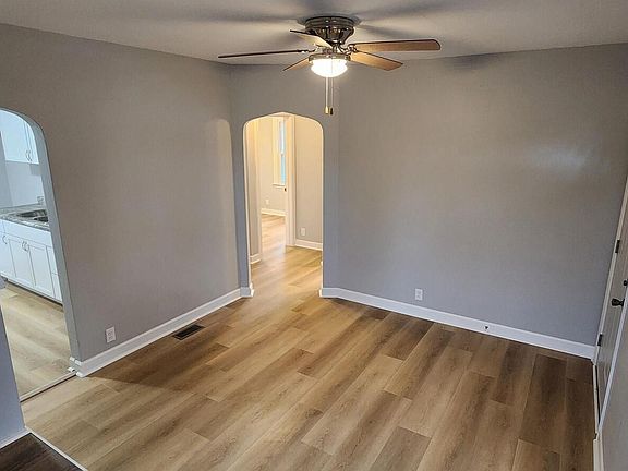 3rd image of 804 S Nevada Ave