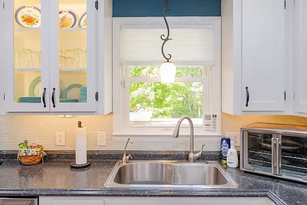 Large Sink, Multipure Water Filter, Convection/Toaster Oven, Undercounter Lighting