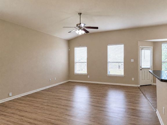 4th image of 10127 Driftwood Park Dr