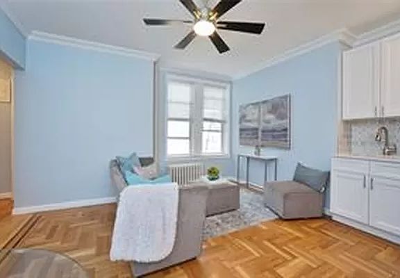 3rd image of 9031 Ft Hamiltn Pkwy APT 2C