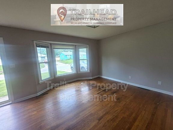 3rd image of 13629 Applewood Dr