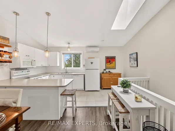 14 Dawson Dr #416, Collingwood, ON L9Y 5B4