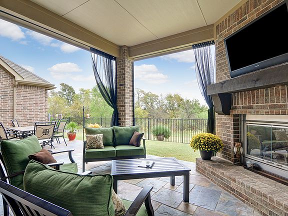 3rd image of 207 Crestbrook Dr