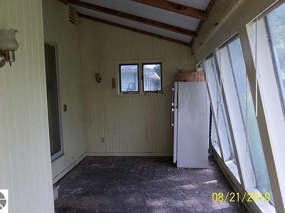 3rd image of 135 Manor Dr