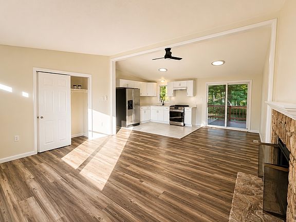 3rd image of 304 Lake Crystalbrook Dr