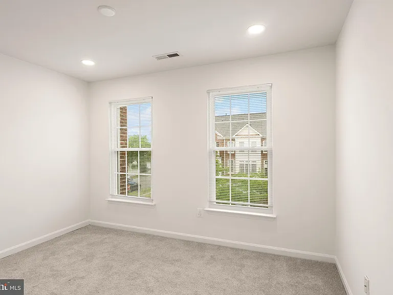 42685 Rolling Rock Sq — Photo 35