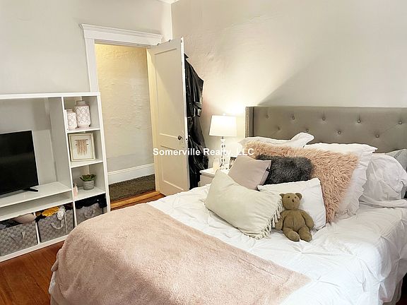 5th image of 25 Ashford St #3