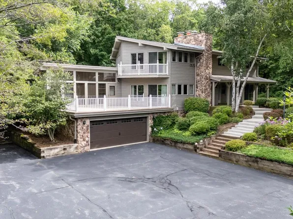 4427 Foxboro COURT, Slinger, WI 53086