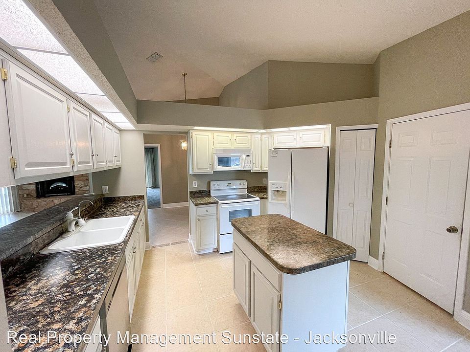 1st image of 8155 Loch Lomond Ln