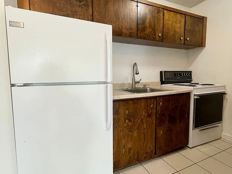 Bayview Apartments — Photo 17