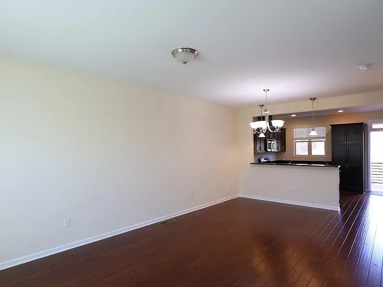 1517 Crafton Way — Photo 5