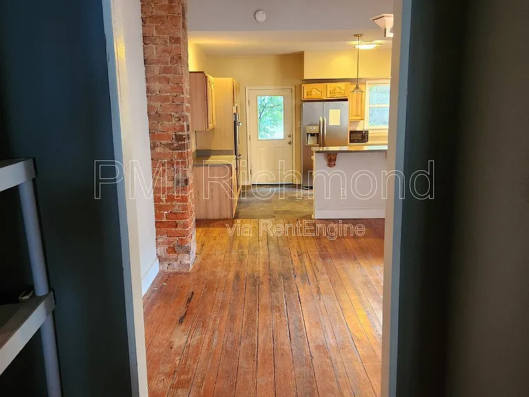 411 S Laurel St — Photo 5