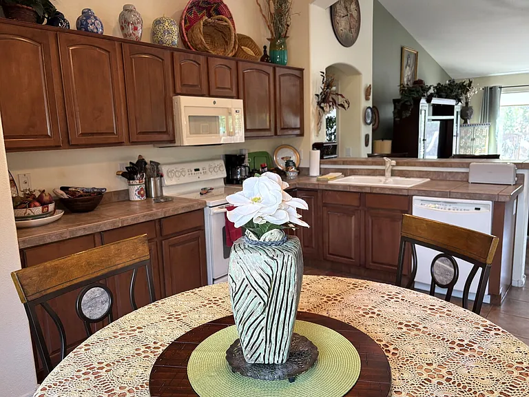 2051 E Desert Fox Dr — Photo 10