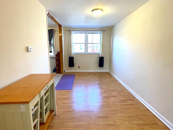 4th image of 8758 Glenloch St