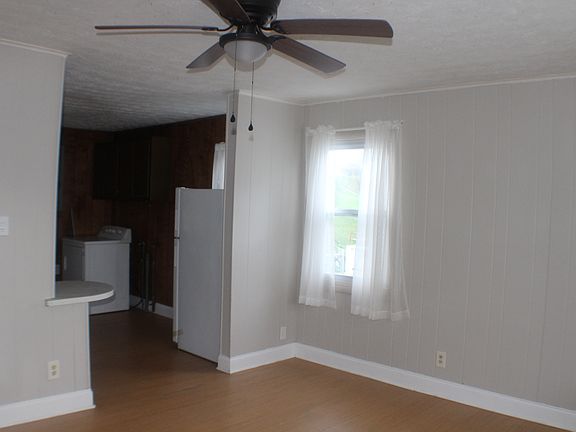 4th image of 1429 Holyoke St