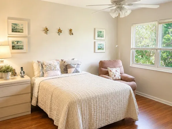 8990 S Hollybrook Boulevard #302, Pembroke Pines, FL 33025